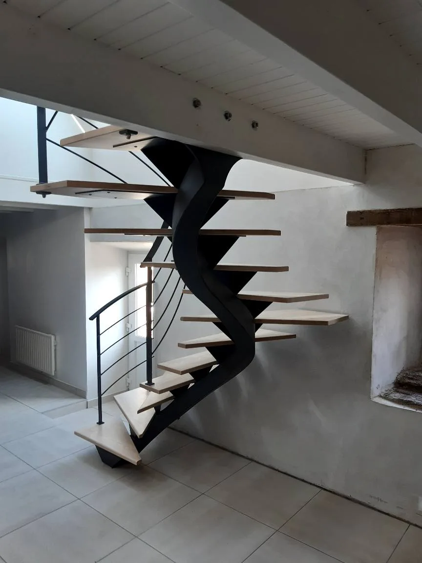 Escalier sur mesure à limon central