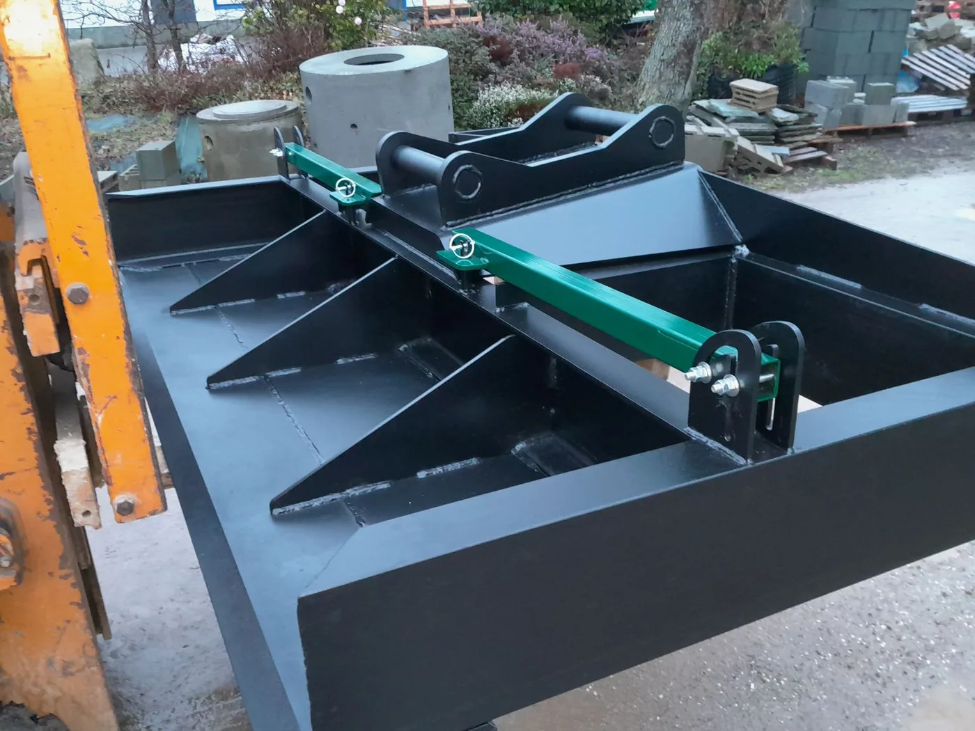 Lame de nivellement sur mesure sur chantier, FarmForst Industrie