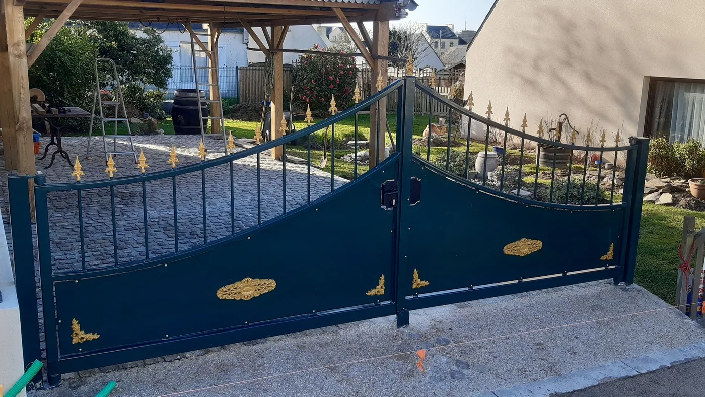 Portail sur mesure en métal