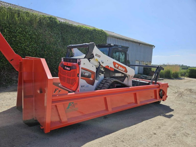 caisson TP ampliroll tout hardox équipé bras levage AGRICAISSON FarmForst
